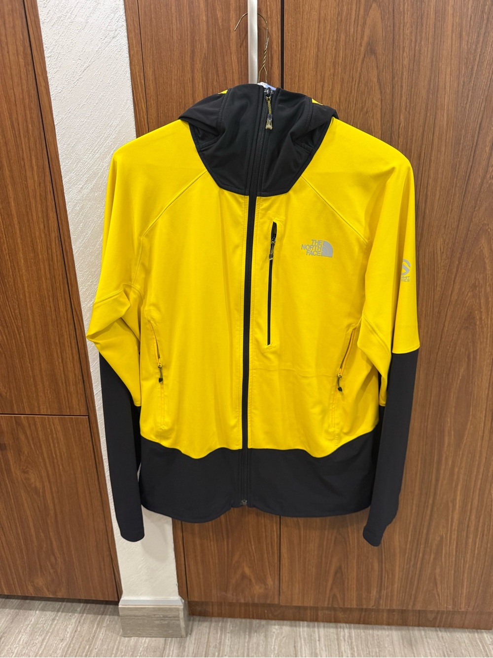The North Face. Summit Series L4 GoreTex Jacket Men’s size M